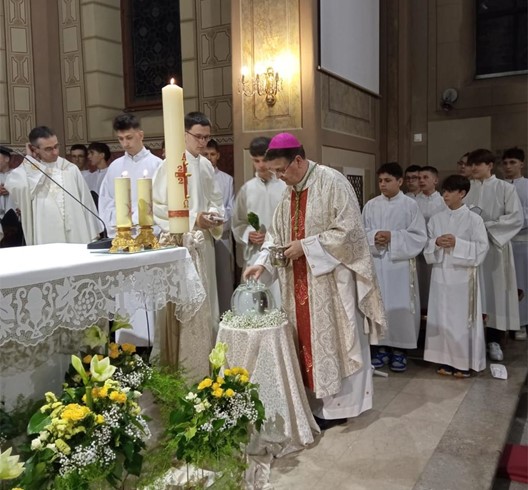 Biskup Šaško predvodio Vazmeno bdjenje u Župi Navještenja BDM u Velikoj Gorici